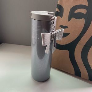 ❄️🎄 Starbucks Holiday 2023 Insulated Tumbler
Bow Charm 🎄❄️